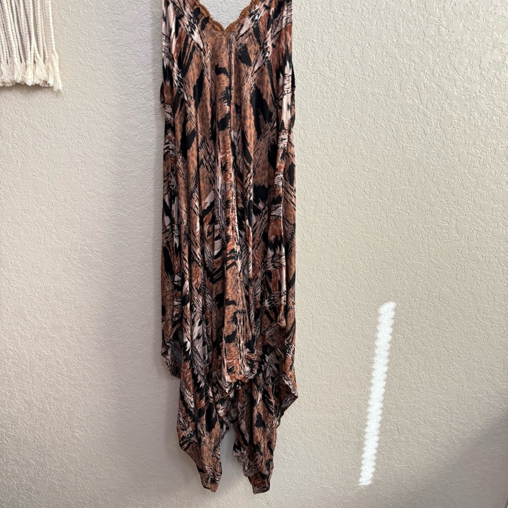 Vici Shaine Brown Pattern Sleeveless Asymmetrical Jumpsuit Size M - Picture 8 of 11